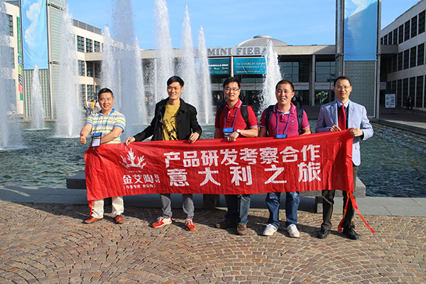 立博ladbrokes瓷砖品牌董事长（中）带队欧州考察