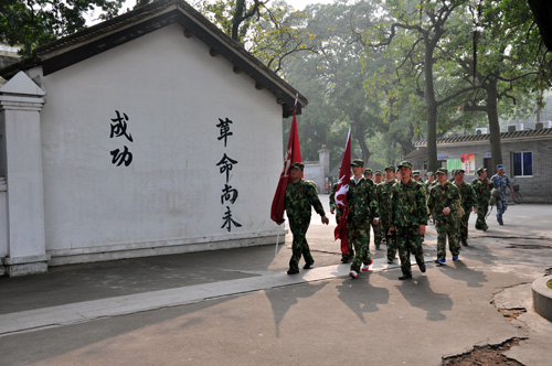 10公里野外拉练，，，，，，我们终于抵达目的地，，，，，，黄埔军校旧址